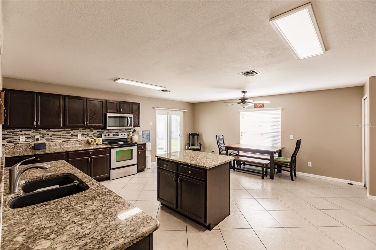 OPEN FLOOR PLAN