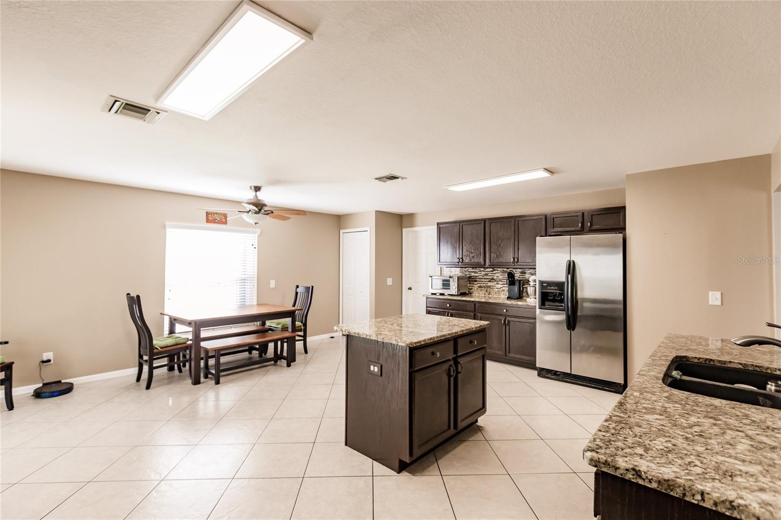 KITCHEN &amp; CASUAL DINING AREA