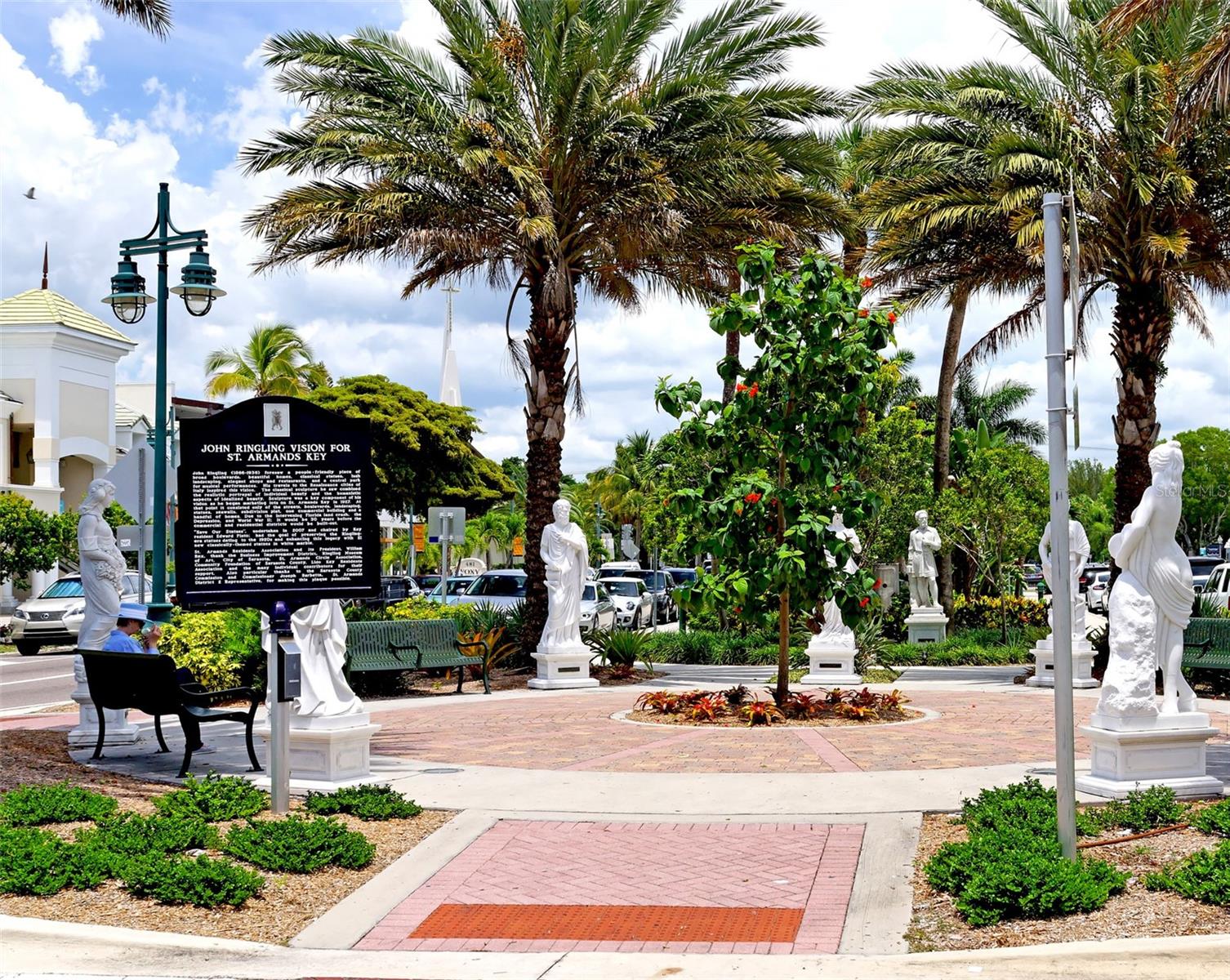 Nearby - St. Armands Circle - restaurants and shops