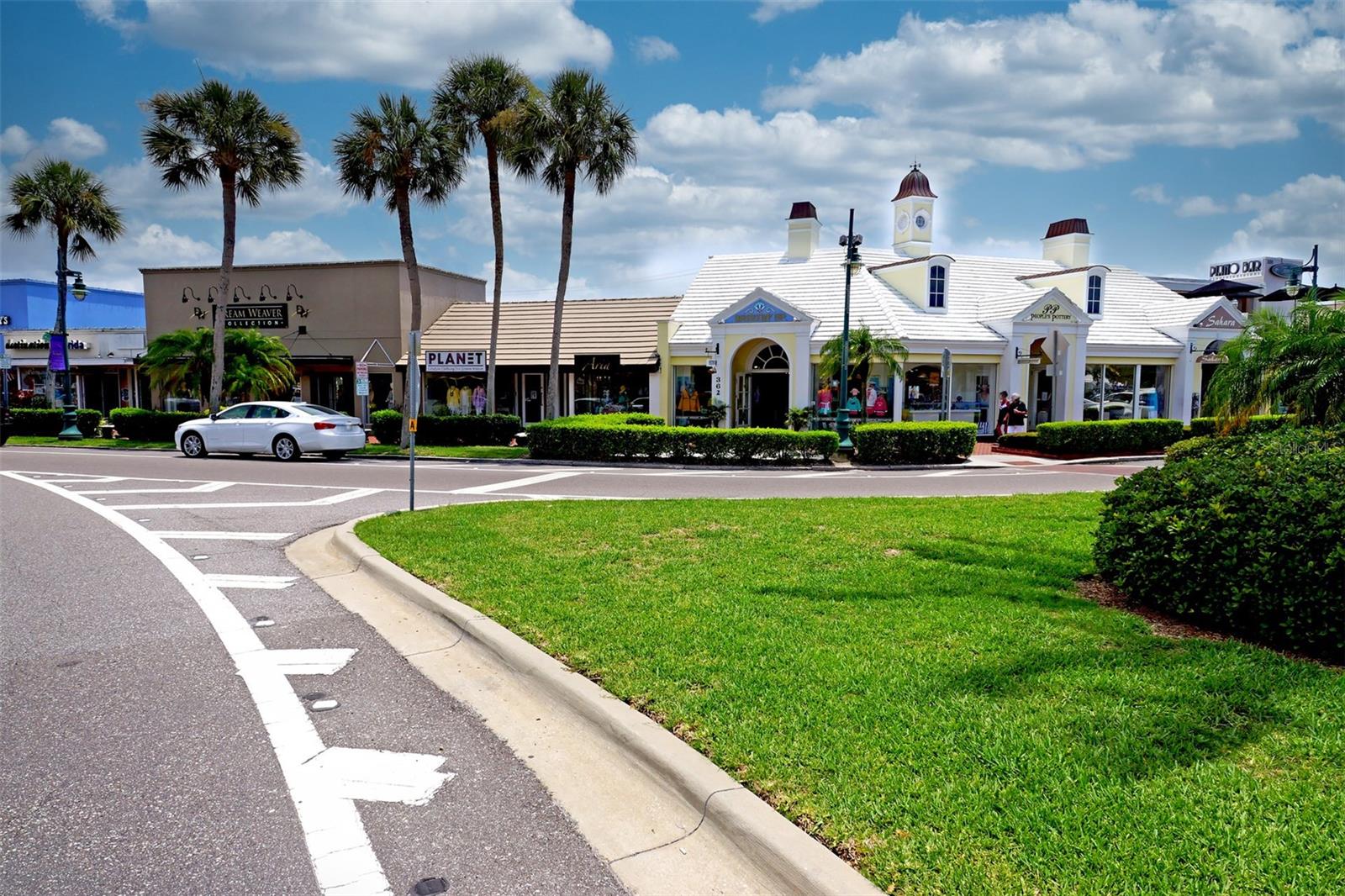 Nearby - St. Armands Circle - restaurants and shops