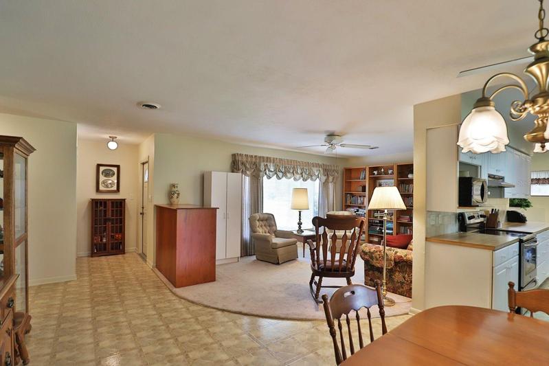 Foyer/Dining