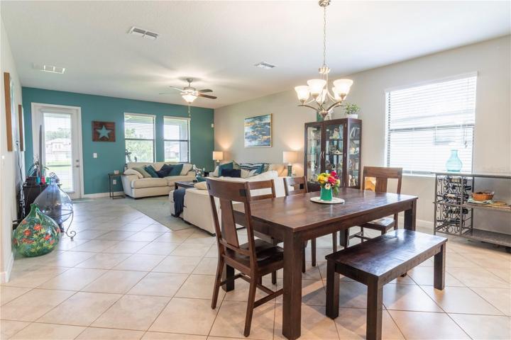 FAMILY/DINING ROOM COMBO