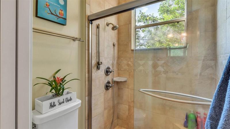 Jack and Jill bath