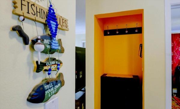 Extra storage possibility in hallway