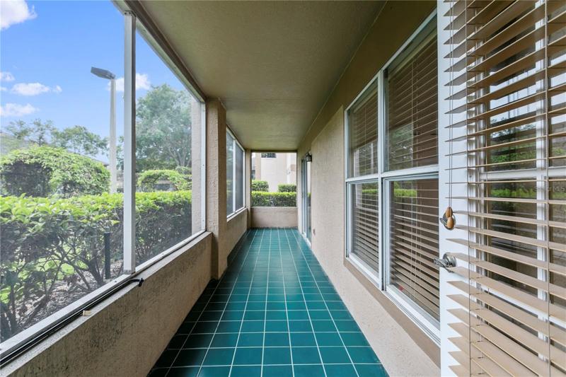 Private Porch, brand new screens overlooking tennis courts