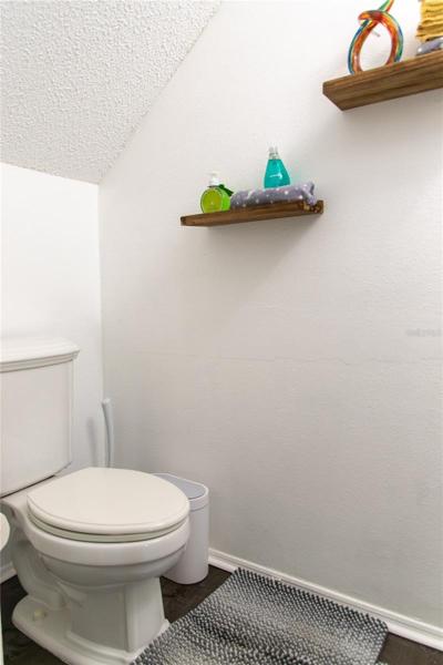1/2 Bath