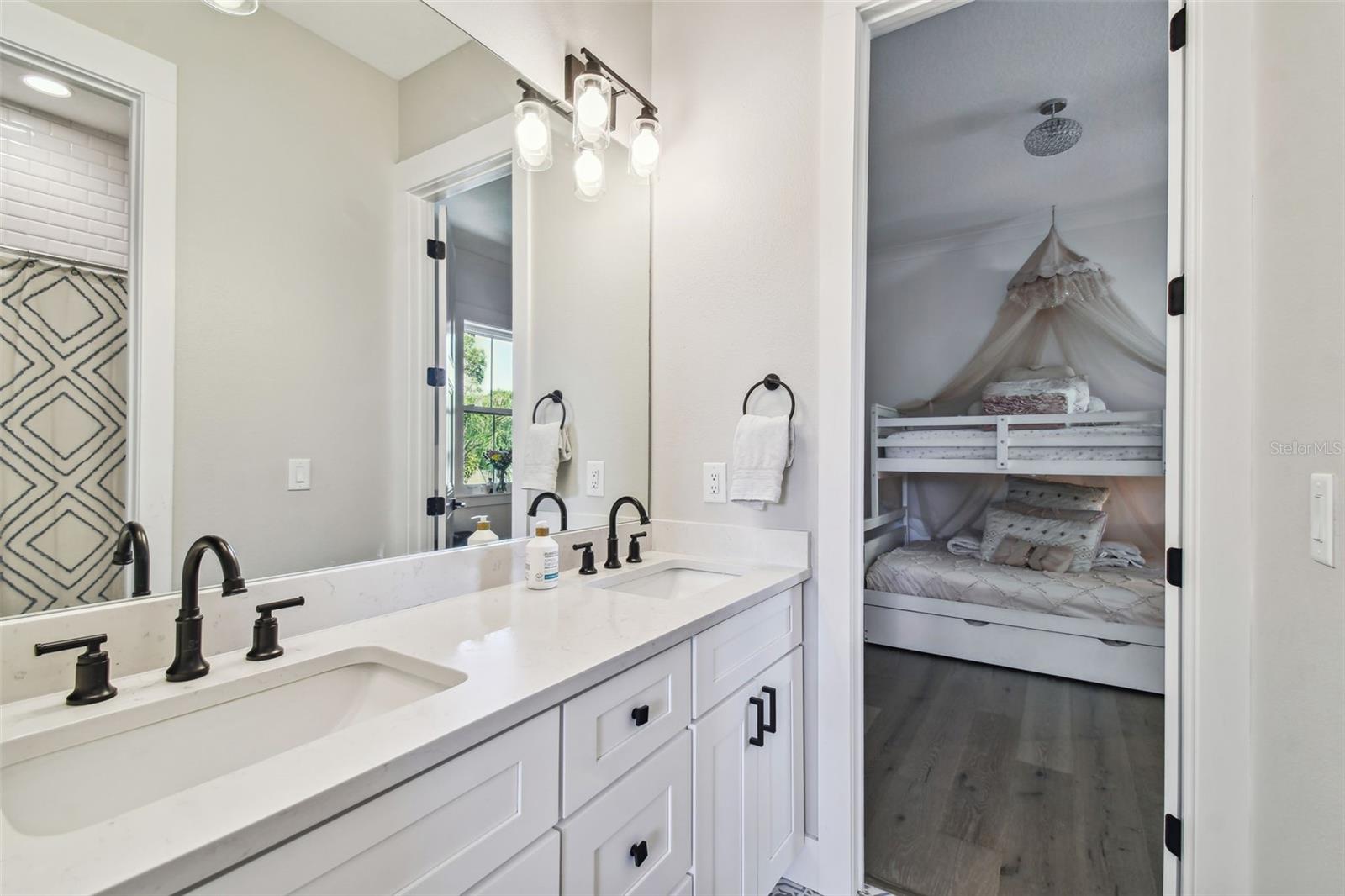 jack and jill bath