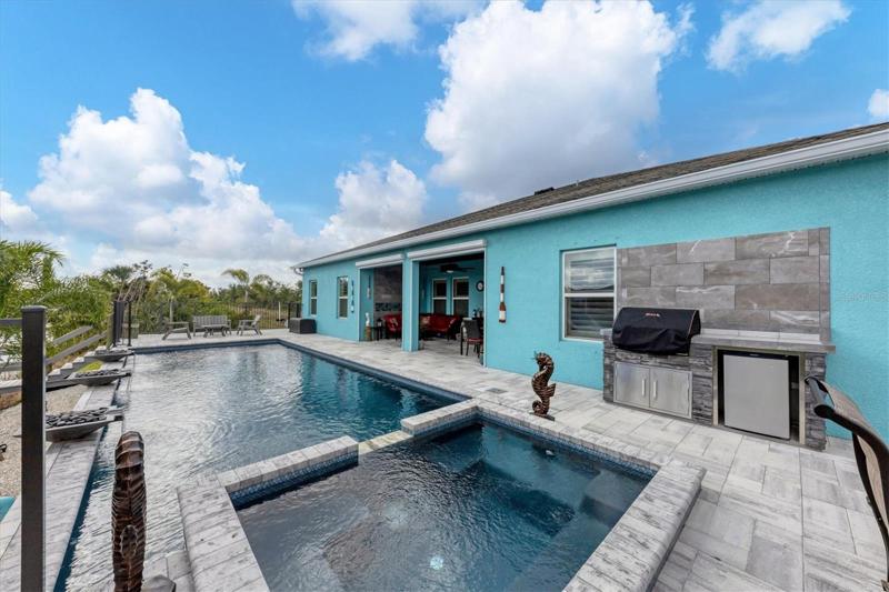 pool/spa/ outdoor kitchen
