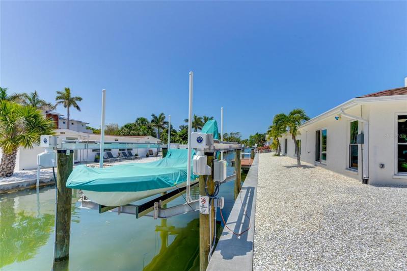 Boat lift