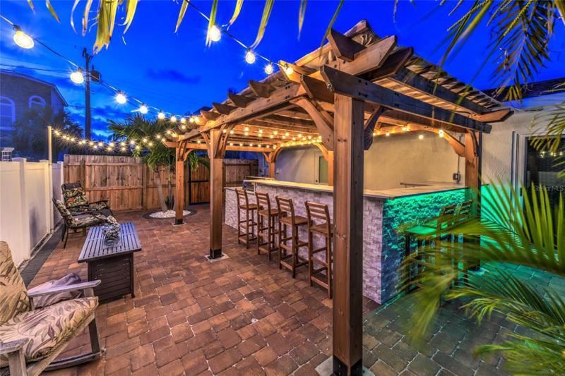 Great outdoor entertainment kitchen