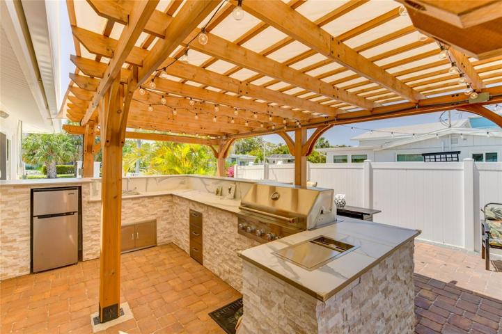 Fully equipped outdoor kitchen