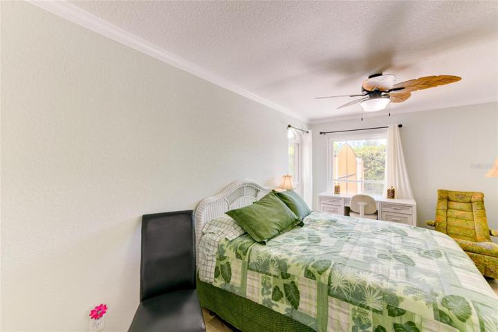 Guest bedroom with a ceiling fan