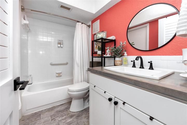 A splash of color in the bathroom