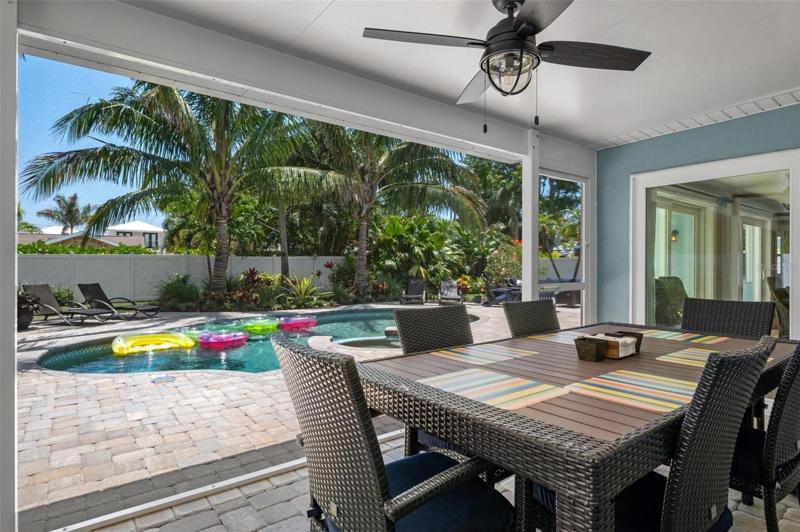 Lanai dining