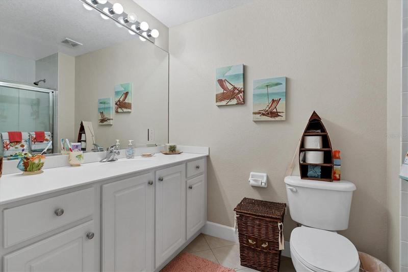 Guest En Suite Bathroom!