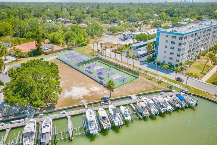 Pickle Ball and Tennis Courts for Town Shores residents to enjoy!
