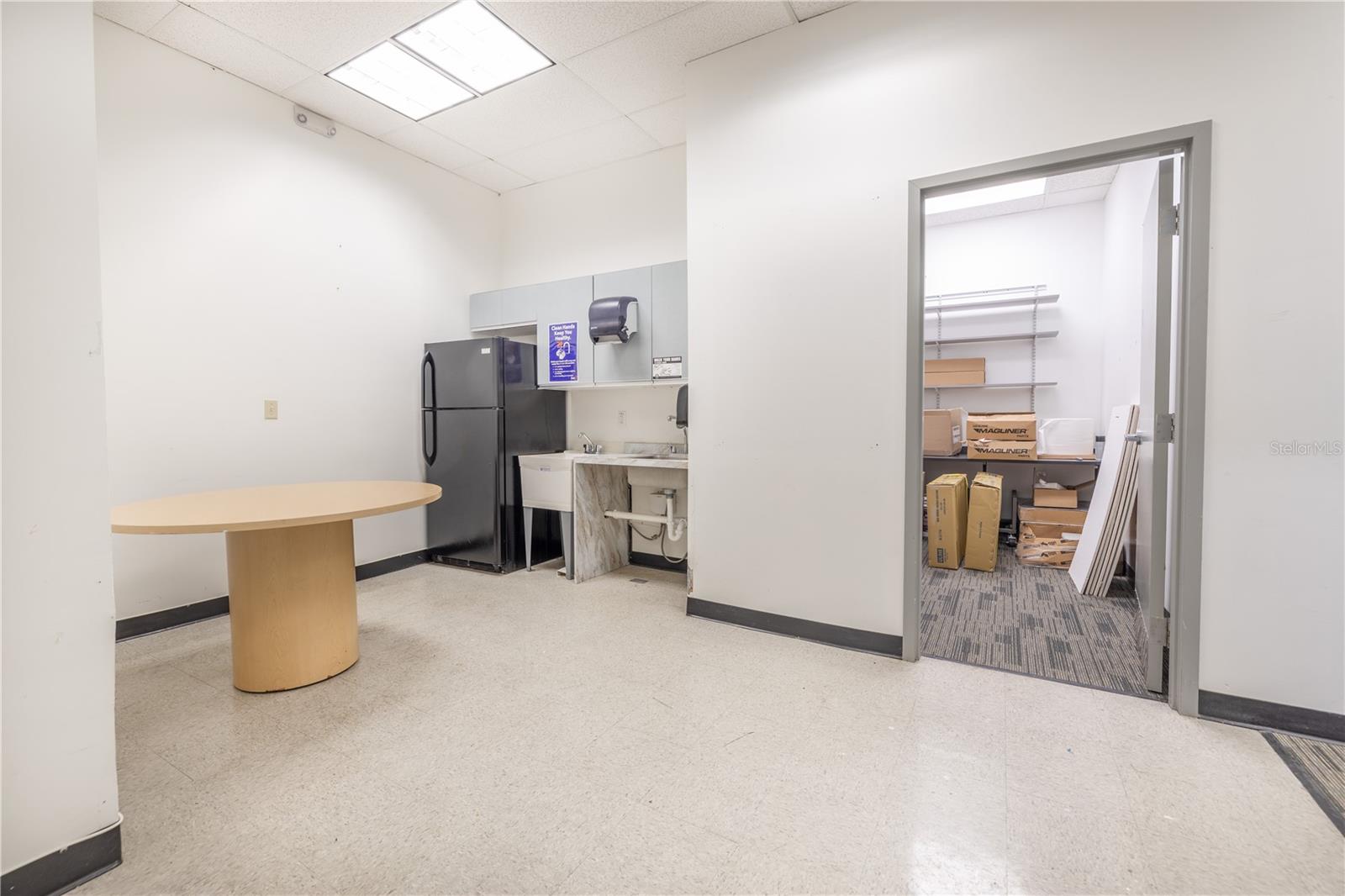 Kitchen/Breakroom Area