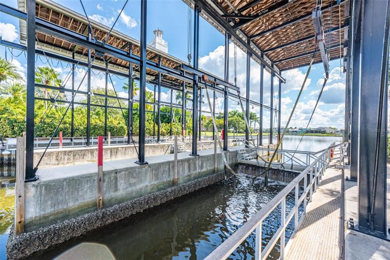 MiraBay lock system