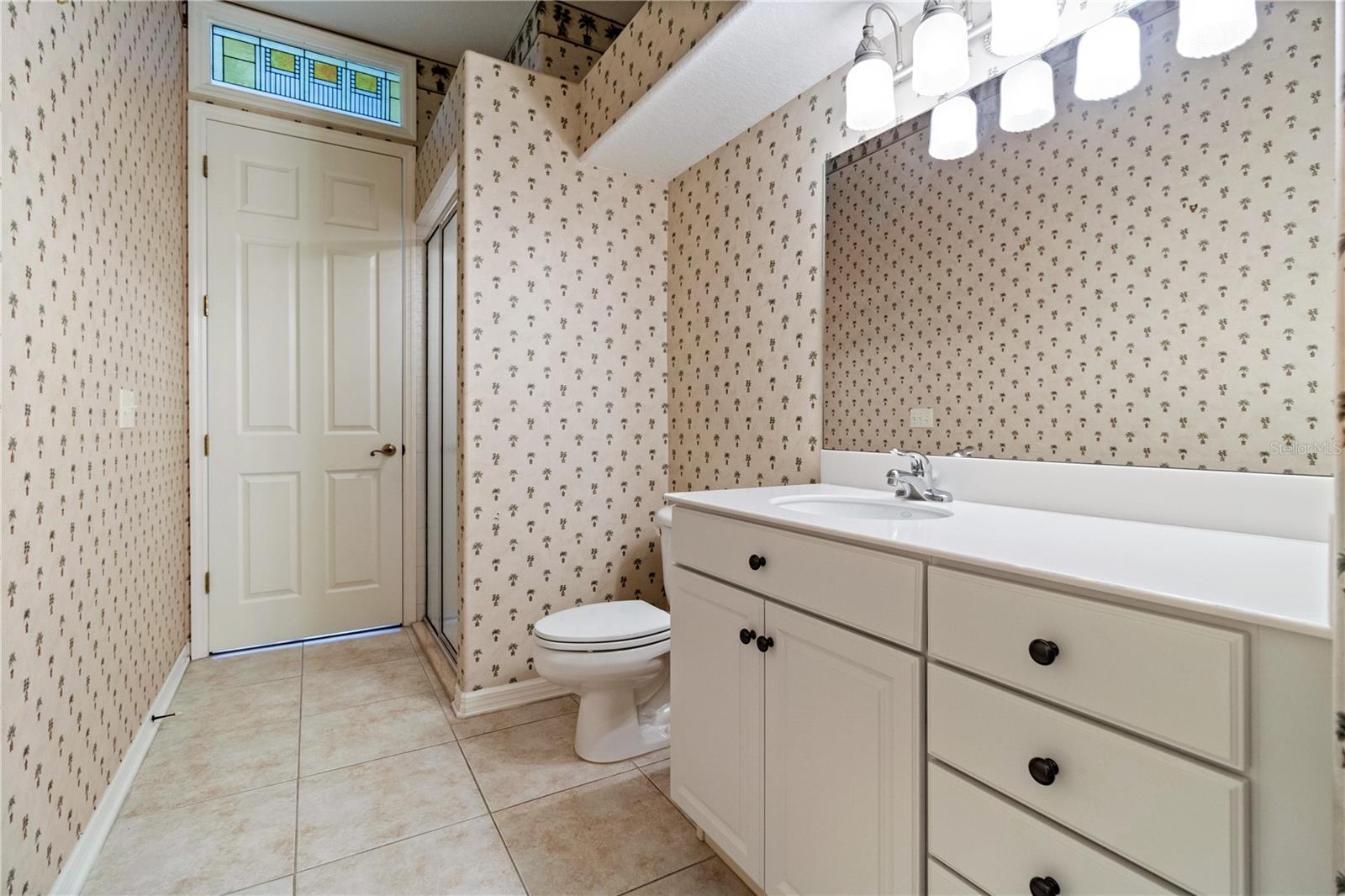 Hall Bath 1, with access from the Bonus Room and from the main hall