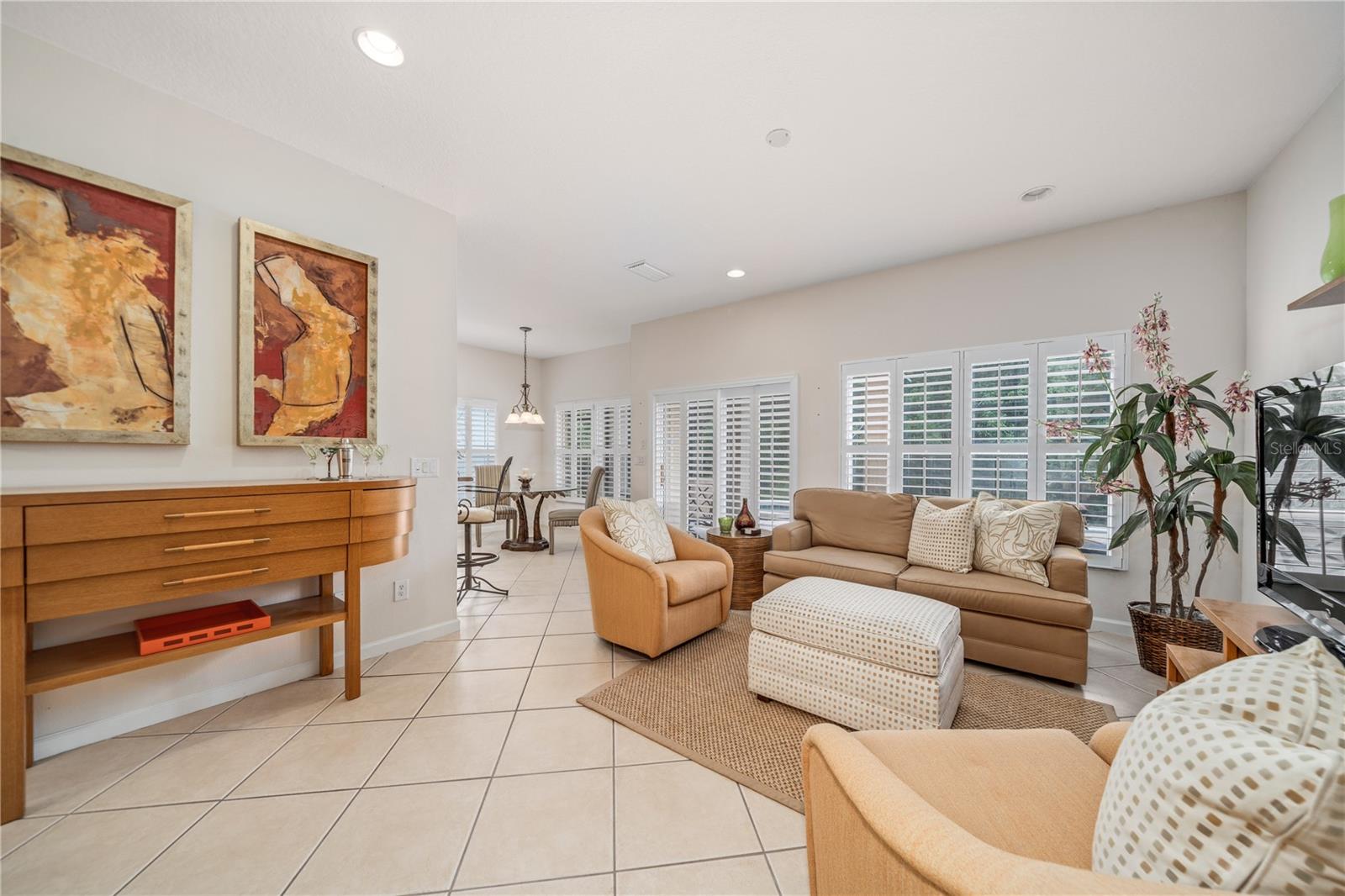Living Area overlooking Screened Patio, Pool and Spa