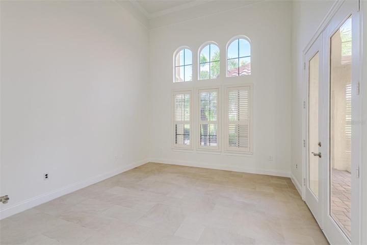Office room as of 9/4/2023 updated interior paint & now vacant.