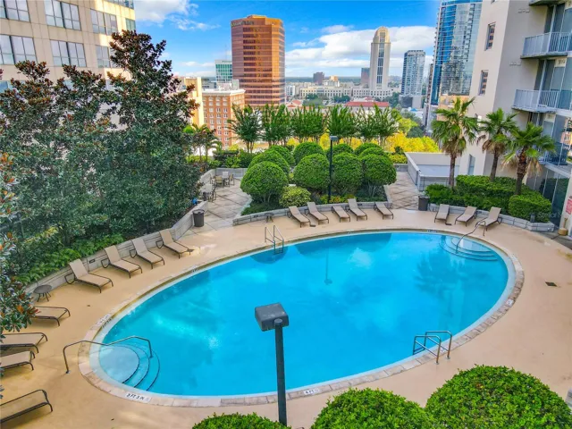 plenty of space at the pool