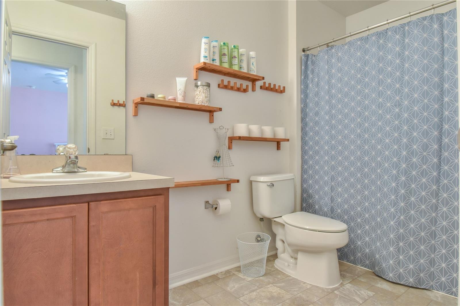 Upstairs Full Bathroom