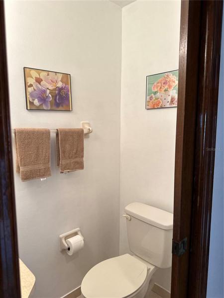 half bath-towelbar