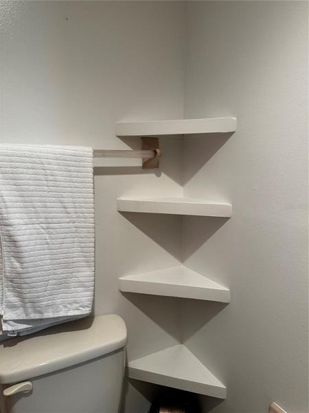 Full Bath-Built in shelves