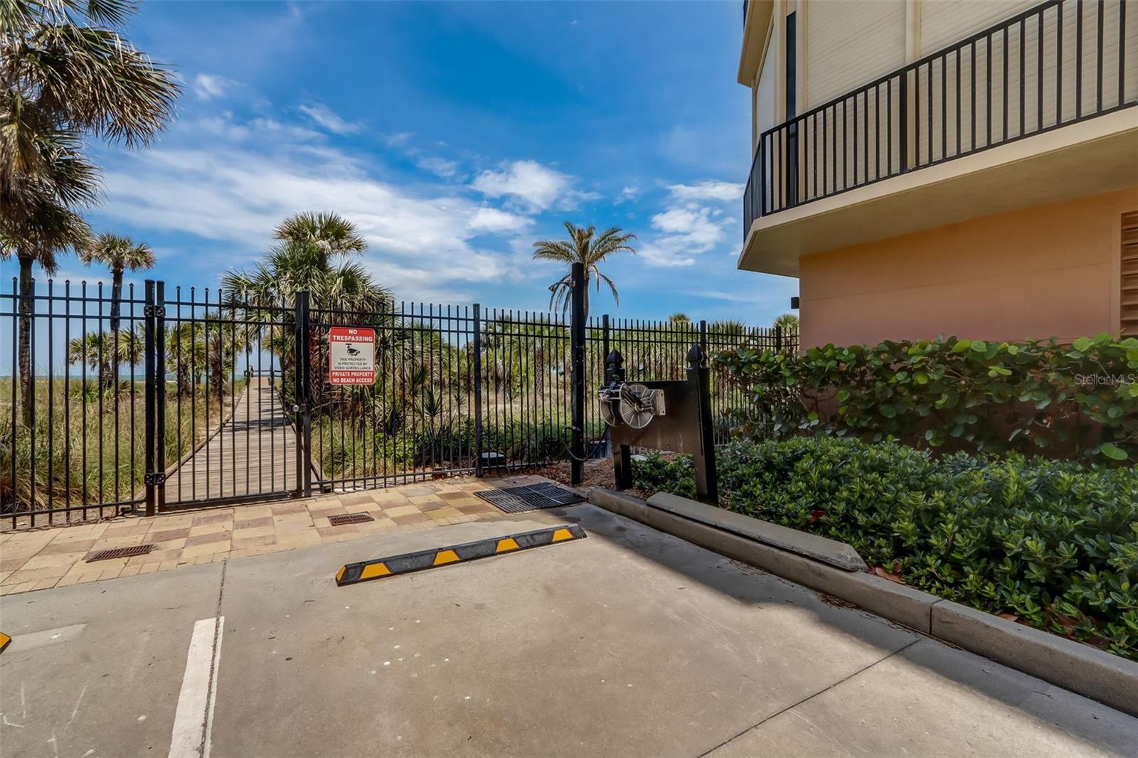 Private Beach Access.Car wash and shower