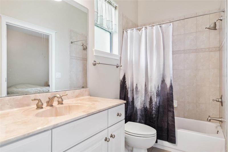 Jack & Jill bath