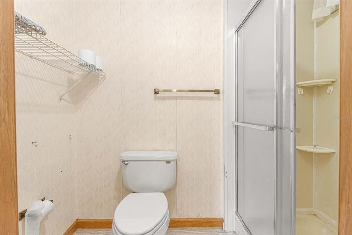 ENCLOSED SHOWER AND WATER ROOM