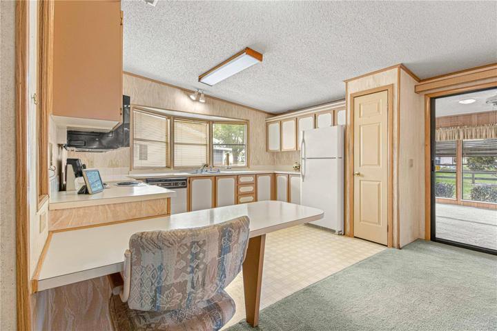 COUNTER SPACE TO PLUG IN COMPUTER.