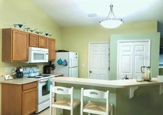Eat in kitchen with nice breakfast bar!