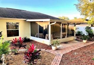 Large screened in porch!