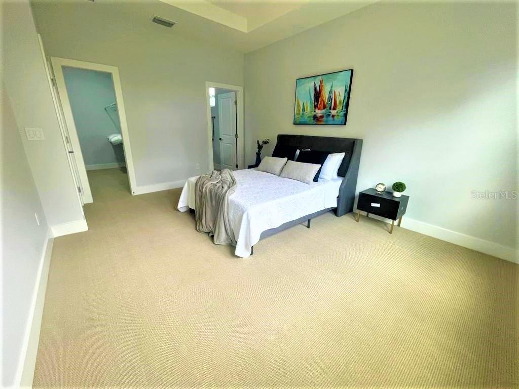 Master w/sitting area