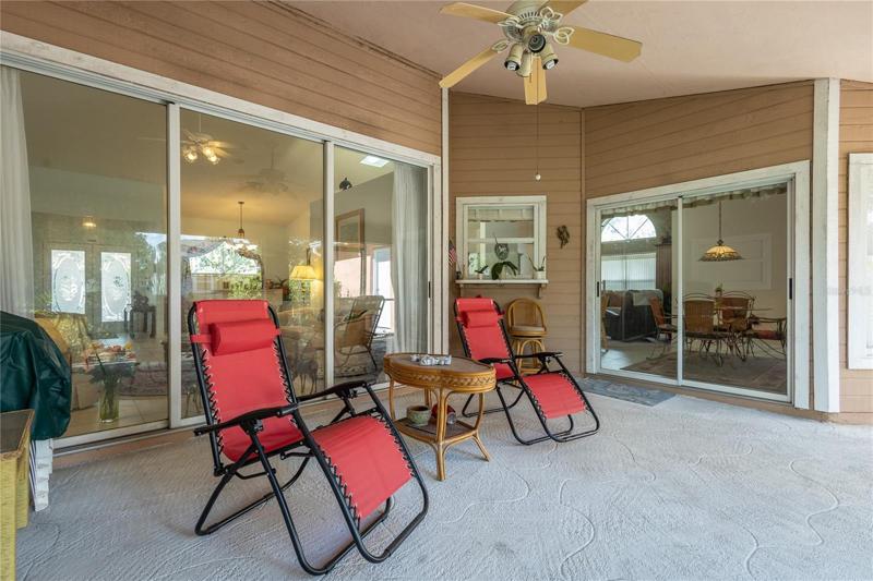 Large lanai.