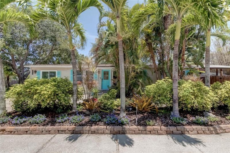 Welcome Home - 2025 Broadway, Clearwater, FL. 33755!