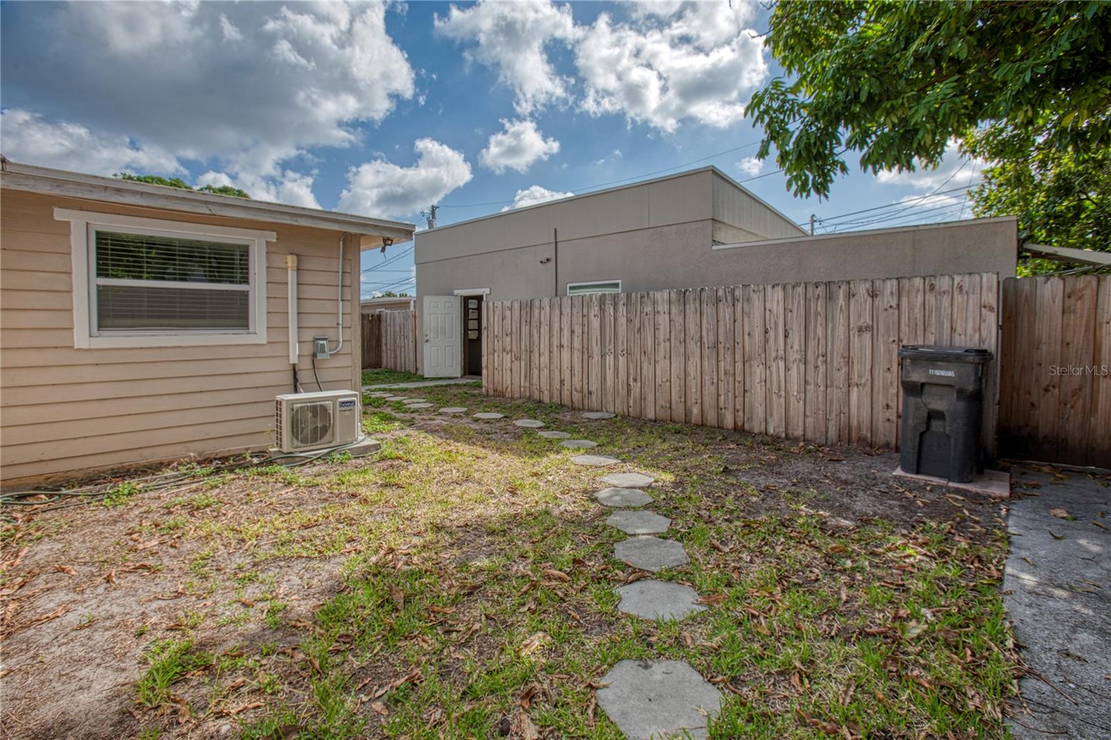 Detached garage and rental/in-law suite