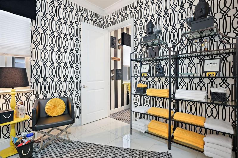 Primary bedroom bathroom