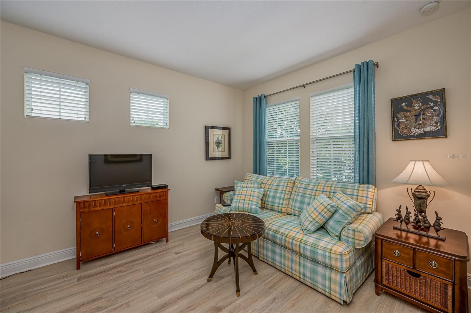 Front bedroom (upstairs)