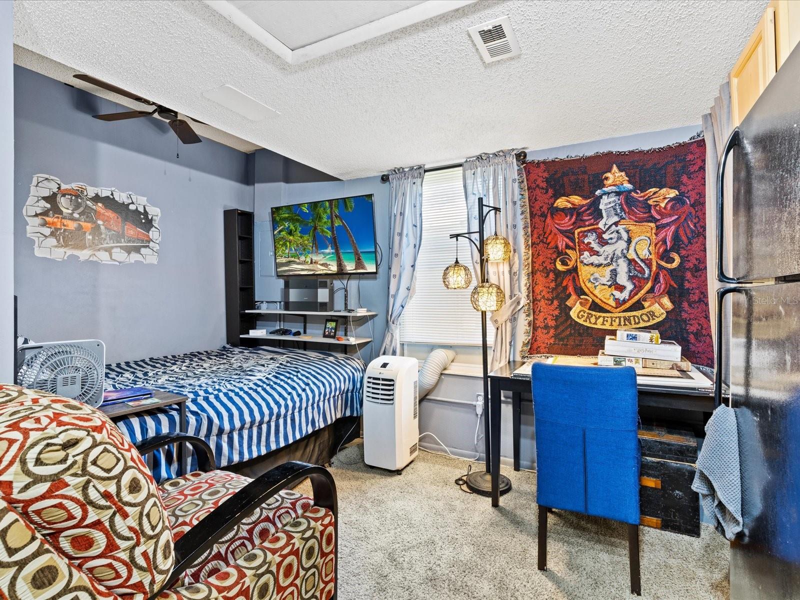 bedroom in garage that can be taken down