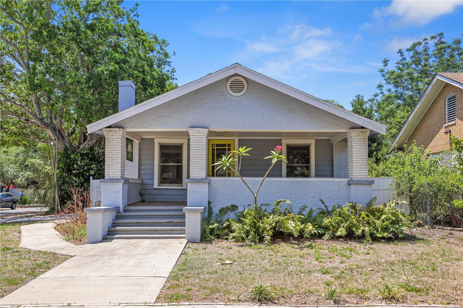 Charming 2 bed 2bath Bungalow