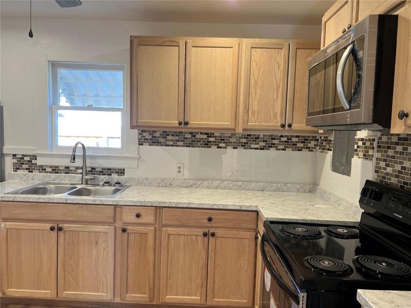 Kitchen-newly renovated.