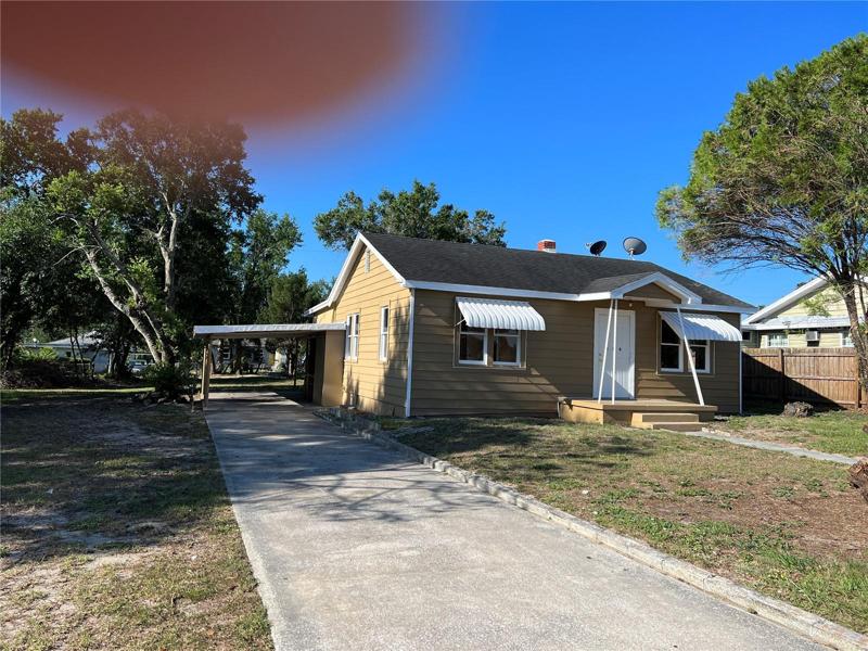 There is a nice long driveway up to the single-car carport.