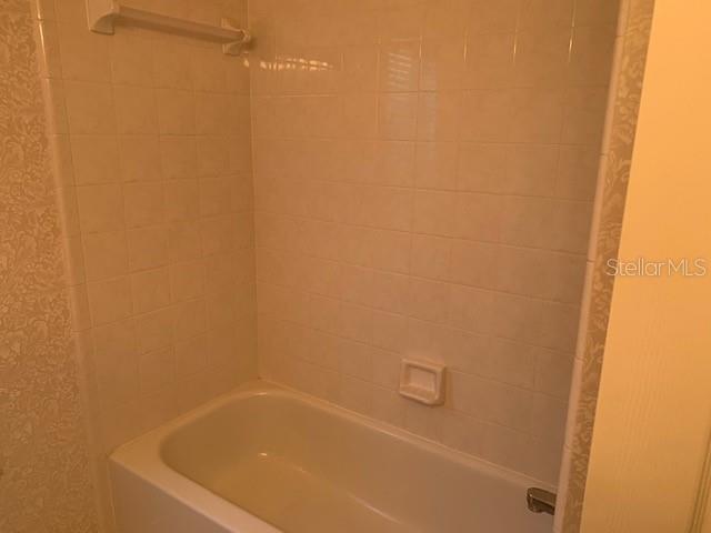 2nd bathroom tub
