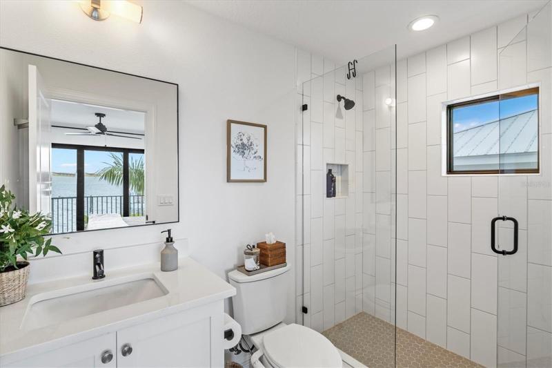 En-suite guest bath.