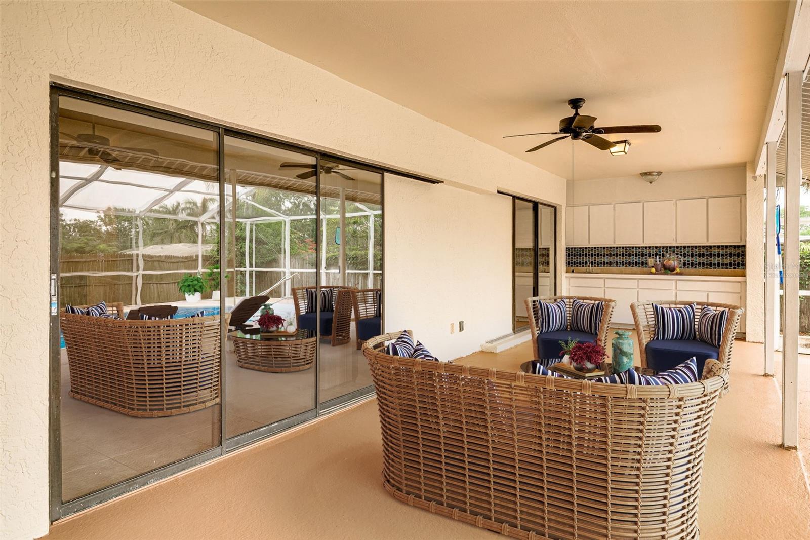 Lanai, virtually staged