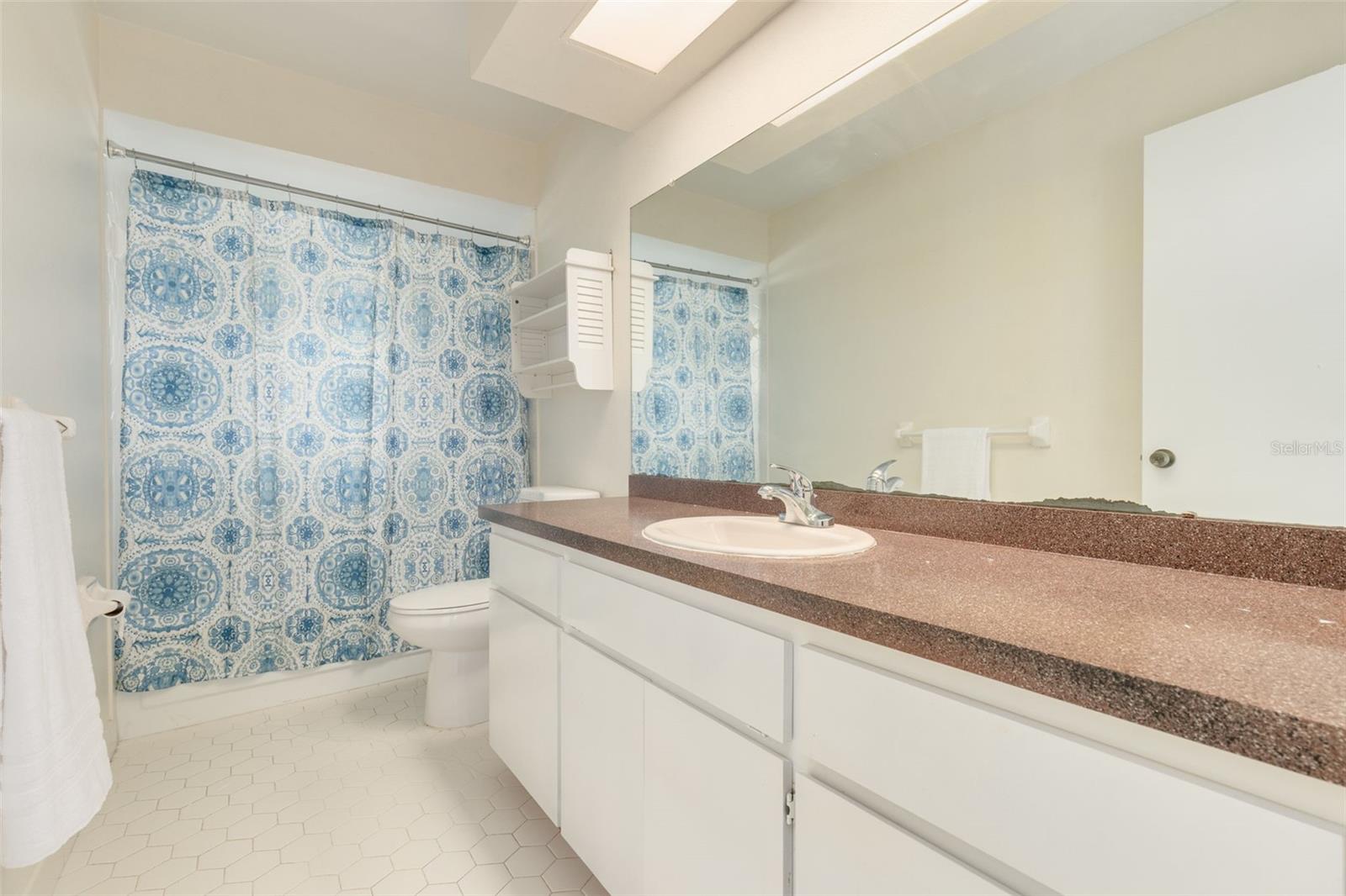 Hall bath #1
