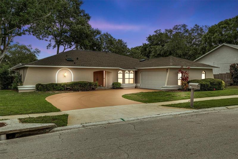 Four bedrooms, 3 full bathrooms in Lake Valencia!